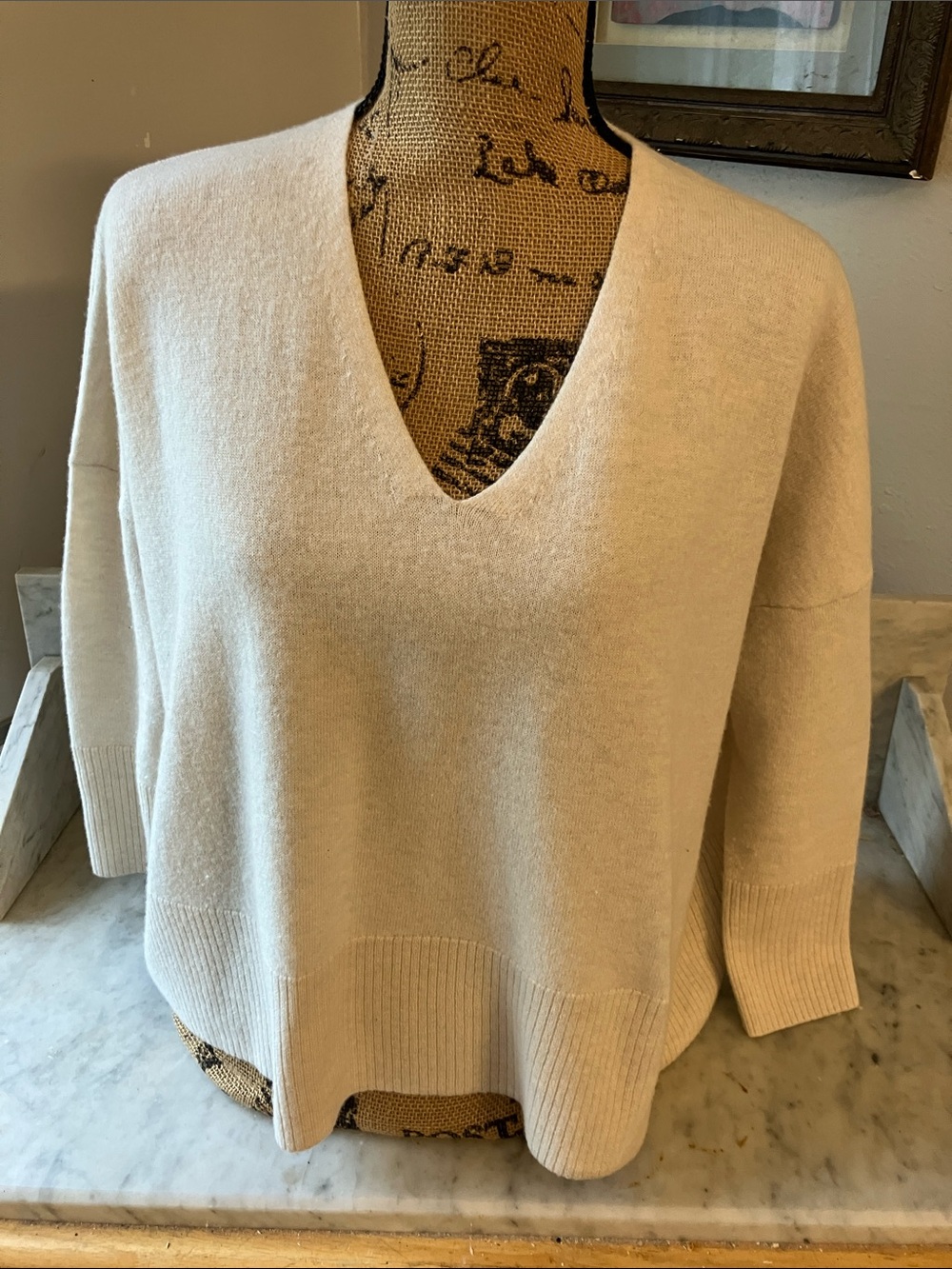 7115 By Szeki Classic V-Neck Sweater Light Cream 100 Merino Wool! Sexy Fab XS